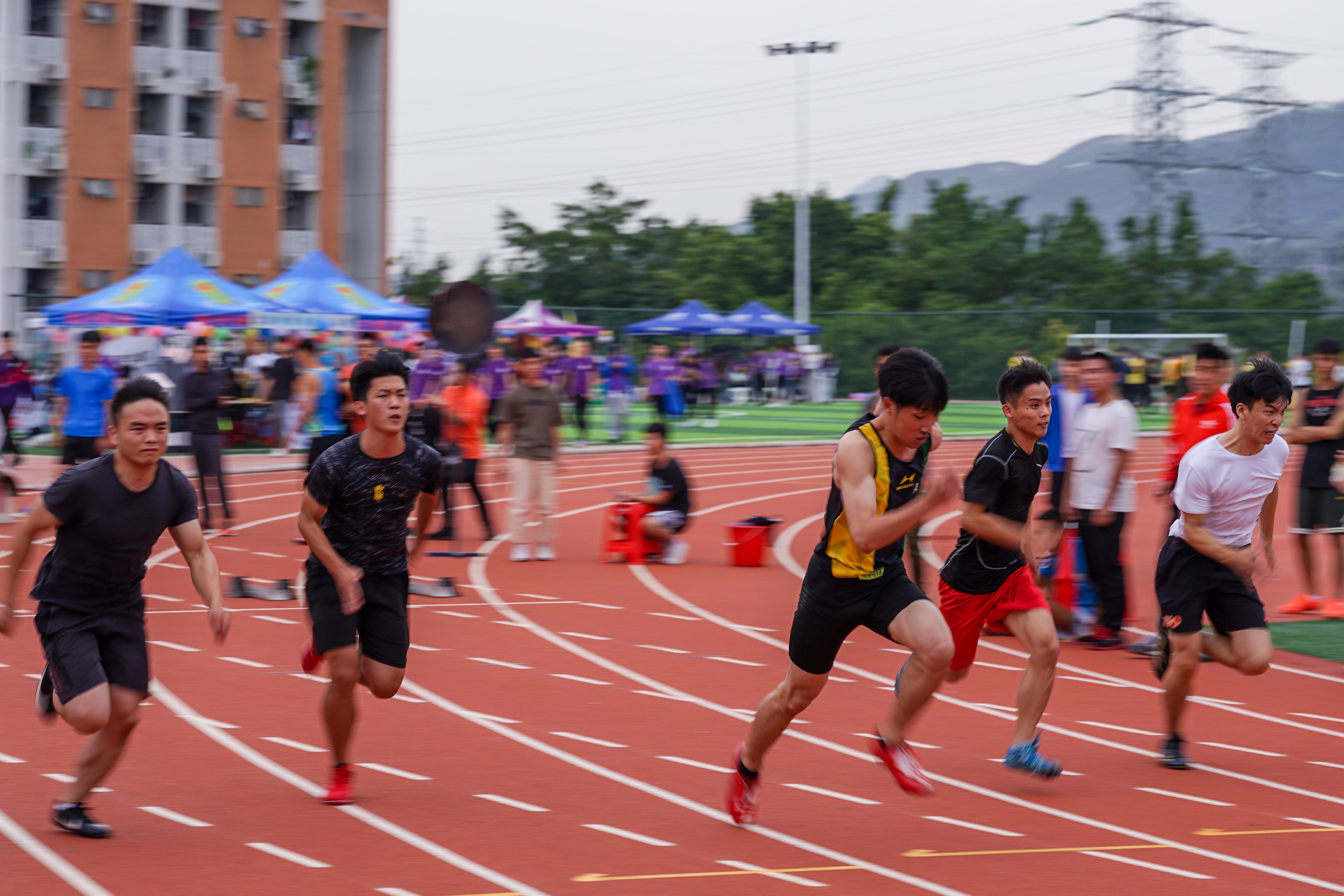 学生运动会比赛现场(学生传媒中心 林浩阳 摄)